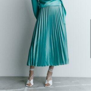 Zara Satin Midi Teal Skirt Pleated Size Medium Lightweight Elegant, Minimalist